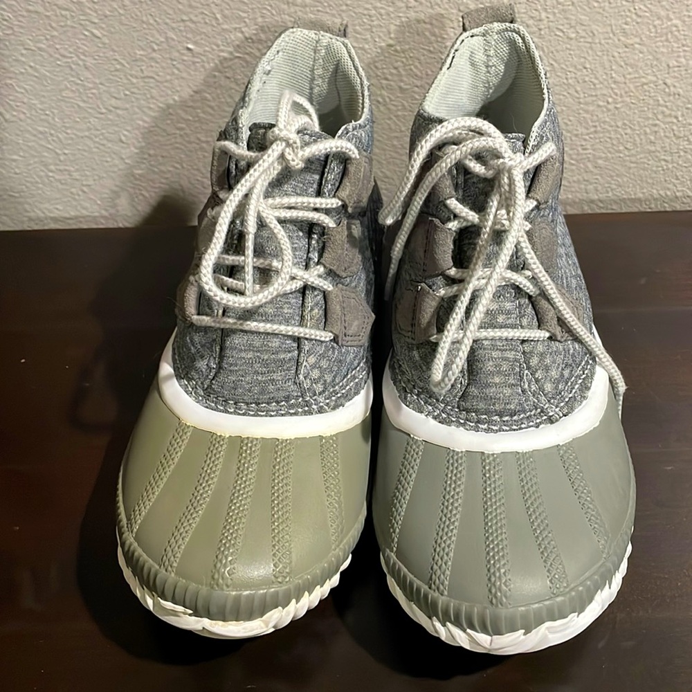 - Sorel Out and About boots size 7